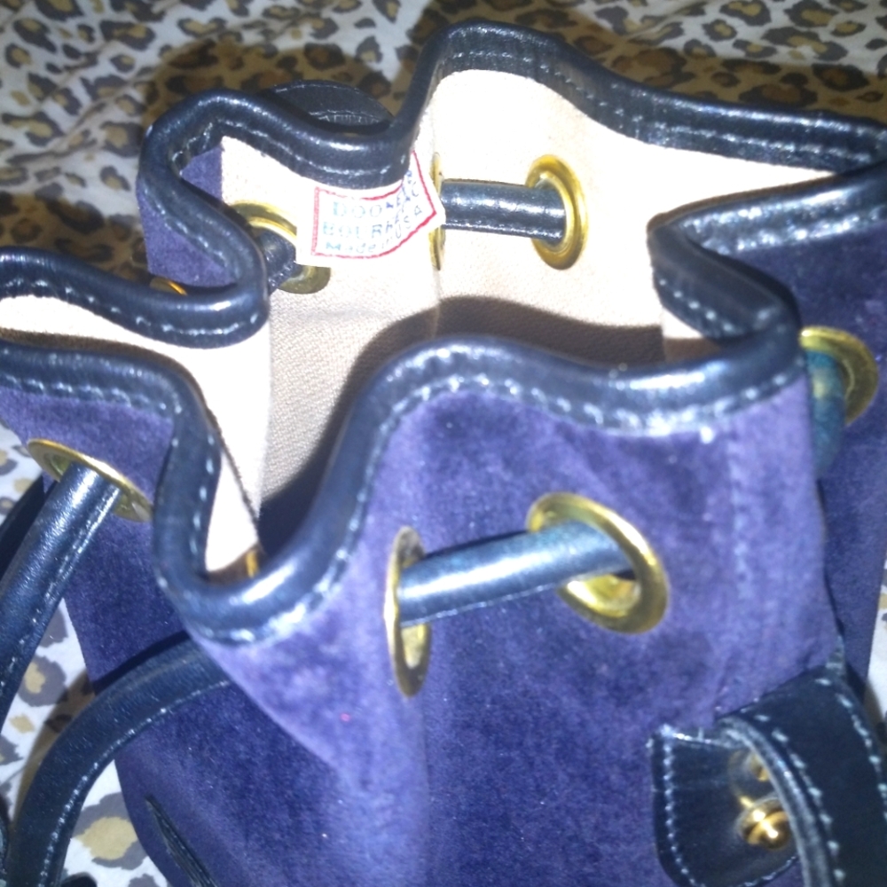 VINTAGE DOONEY AND BOURKE BLUE VELVET PULL STRING PURSE.